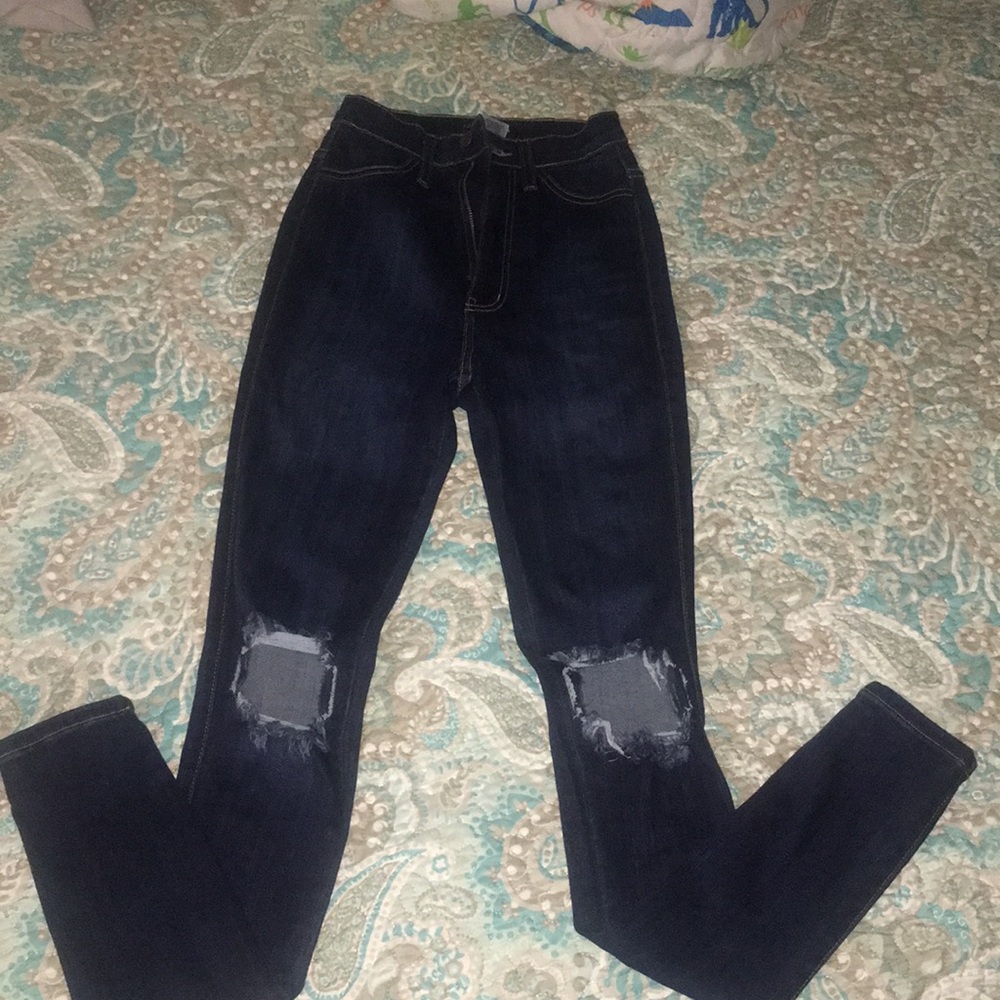 Size 1 super flattering on the booty jean